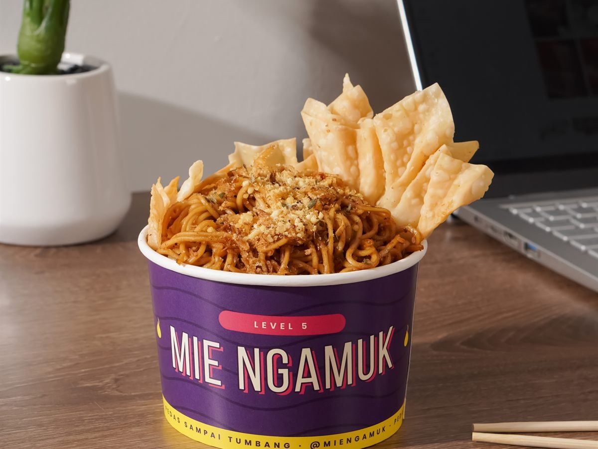 Contoh paper bowl custom print dengan desain brand mie